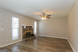3860 Ferncliff Rd SW in Snellville, GA - Foto de edificio - Building Photo
