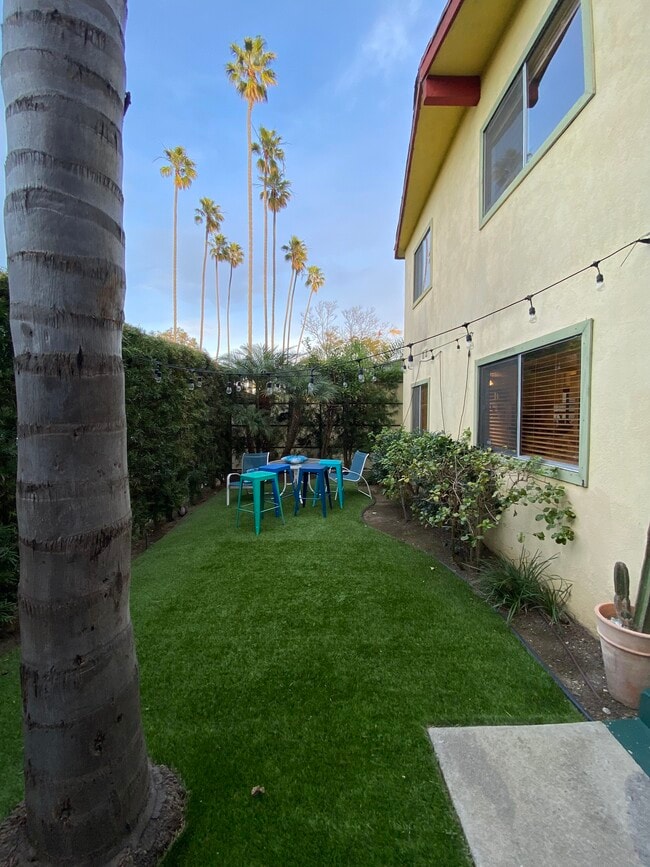 652 San Juan Ave, Unit B upstairs in Venice, CA - Building Photo - Building Photo