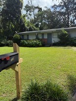 323 Meadowbrook Ln in Tallahassee, FL - Building Photo