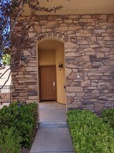 375 Hollins Hall St in Las Vegas, NV - Foto de edificio - Building Photo