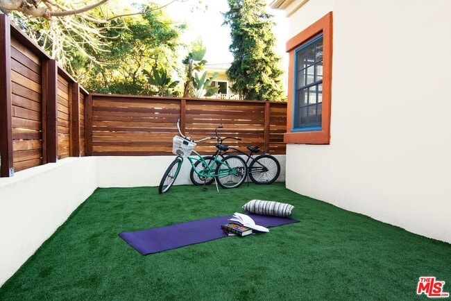 2515 Ocean Ave in Los Angeles, CA - Building Photo - Building Photo