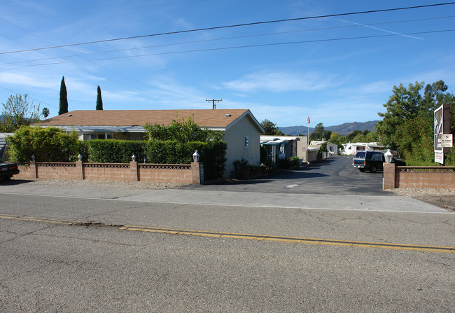 1075 Loma Dr in Ojai, CA - Building Photo - Building Photo