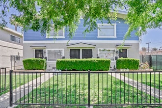 1530 Henderson Ave in Long Beach, CA - Building Photo - Building Photo