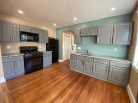 254 Belgrade Ave, Unit 2 in Boston, MA - Building Photo