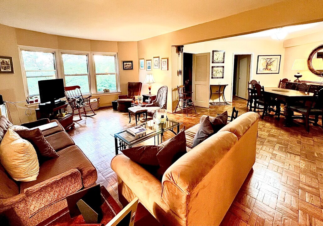 2500 Q St NW, Unit 502 in Washington, DC - Building Photo