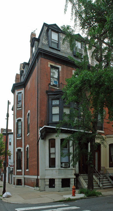 2227 Delancey Pl in Philadelphia, PA - Foto de edificio