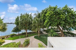 910 West Ave, Unit 0217 in Miami Beach, FL - Building Photo