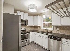 7632 Rainbow Dr in Prairie Village, KS - Building Photo - Building Photo