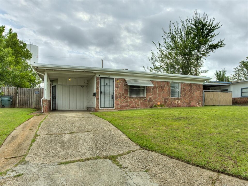 1708 Karen Dr in Del City, OK - Building Photo