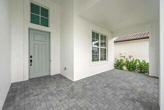 9516 St Germain Dr in Palm Beach Gardens, FL - Building Photo - Building Photo