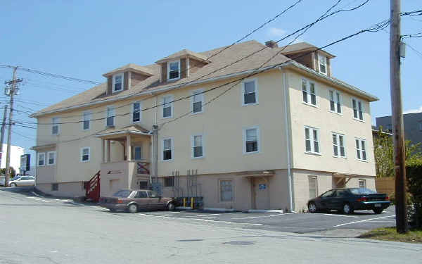 326-328 Quincy Ave in Braintree, MA - Building Photo