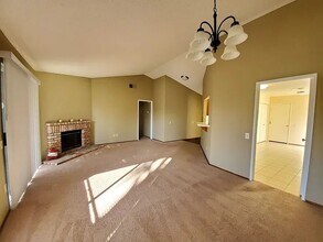 757 Sunningdale Dr in Oceanside, CA - Building Photo - Building Photo