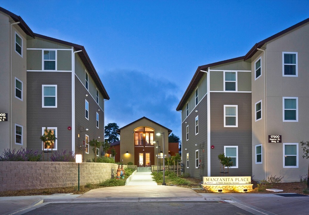 Manzanita Place in Marina, CA - Foto de edificio