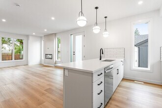 6512-6593 93 St NW in Edmonton, AB - Building Photo - Building Photo