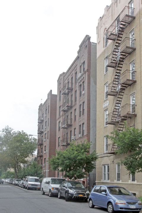 1514 W 11th St in Brooklyn, NY - Foto de edificio