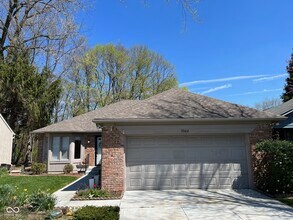 3362 Eden Village Pl in Carmel, IN - Foto de edificio - Building Photo