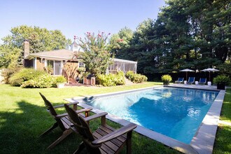 810 Waterview Dr in Southold, NY - Building Photo - Building Photo