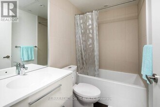 15-4215 Grenville St in Toronto, ON - Building Photo - Building Photo