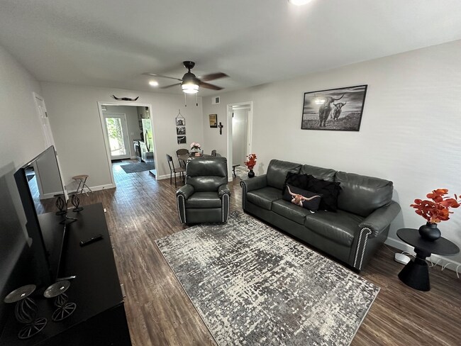 1957 Darryl Dr
