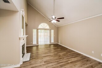 8054 Loch Lomond Ln in Jacksonville, FL - Building Photo - Building Photo
