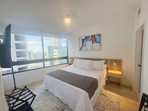 225 N Miami Ave in Miami, FL - Building Photo - Building Photo