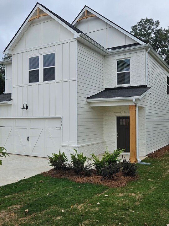 108 Cornfield Cir in Perry, GA - Building Photo