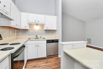 7530 Pebblestone Dr in Charlotte, NC - Building Photo - Building Photo