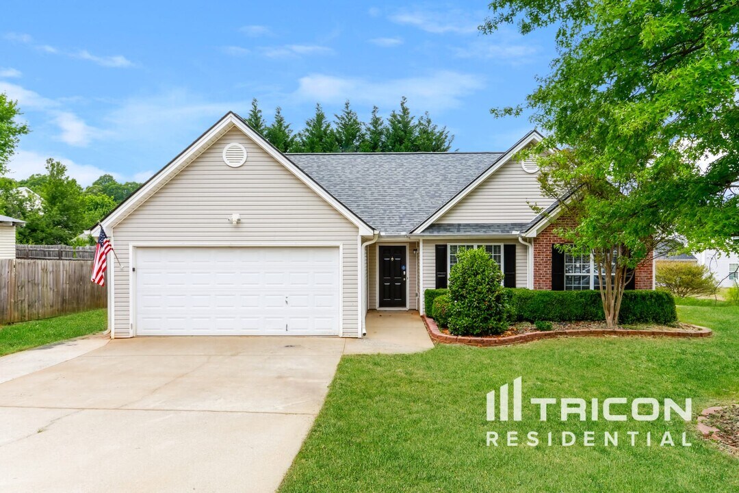 180 Shenandoah Dr in Winder, GA - Building Photo