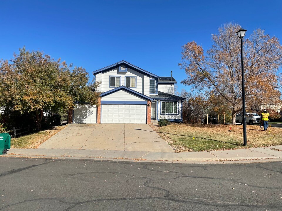 4808 S Danube Way in Aurora, CO - Foto de edificio