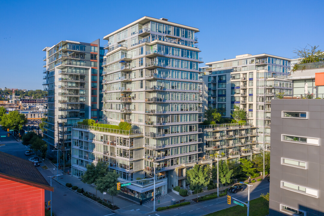 Wall Centre Tower 4 in Vancouver, BC - Building Photo