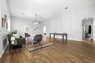 409 E Austin Ave in Round Rock, TX - Building Photo