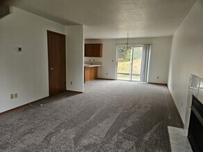 12825 SE 26th Ave in Milwaukie, OR - Building Photo - Building Photo