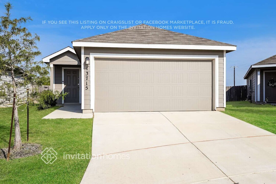 13715 Bucket Way in San Antonio, TX - Building Photo