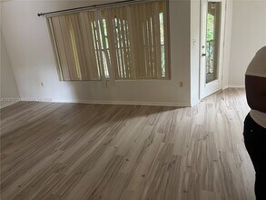 2300 NW 33rd St in Oakland Park, FL - Building Photo - Building Photo