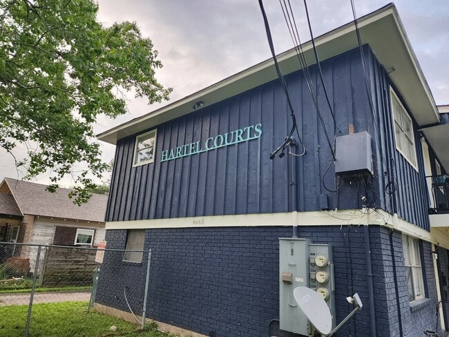 4665 Hartel, Unit #4 in Beaumont, TX - Foto de edificio - Building Photo