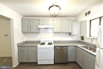 11326 Cherry Hill Rd in Beltsville, MD - Building Photo - Building Photo