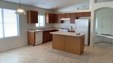 1376 W Calle Rancho Rio in Tucson, AZ - Building Photo - Building Photo