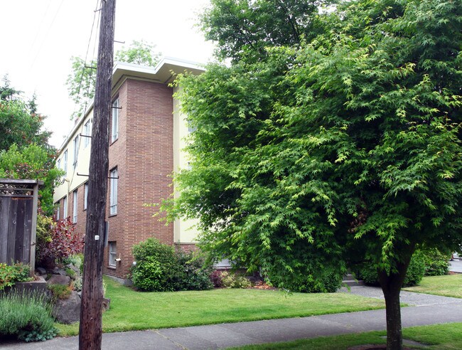 Francis Apartments in Seattle, WA - Building Photo - Building Photo