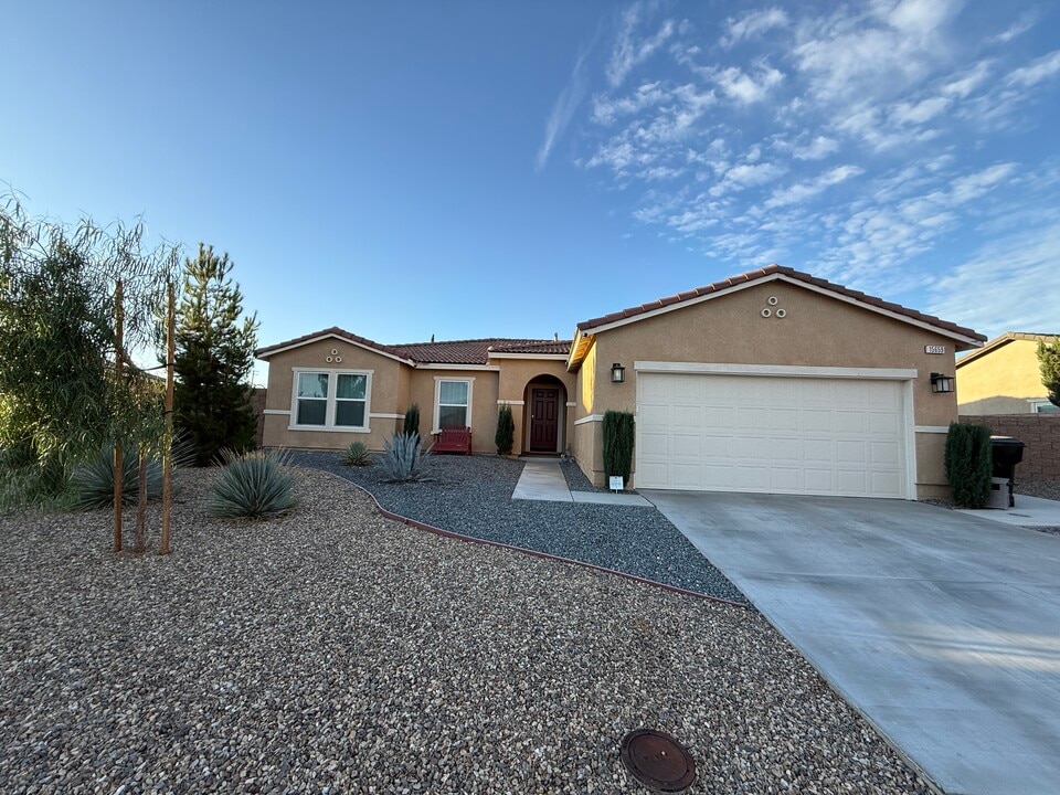 15659 Whispering Creek Way in Victorville, CA - Building Photo