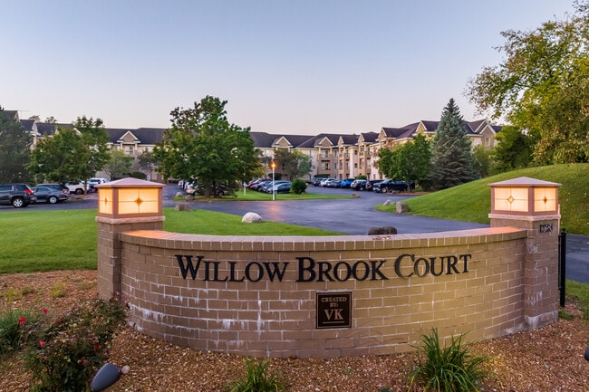 Willow Brook Court in Brookfield, WI - Building Photo - Building Photo