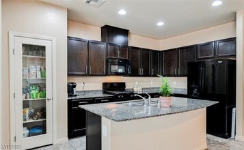 5744 Clear Haven Ln in North Las Vegas, NV - Building Photo - Building Photo