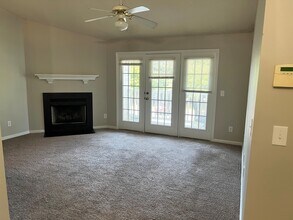 7117 W Friendly Ave in Greensboro, NC - Building Photo - Building Photo