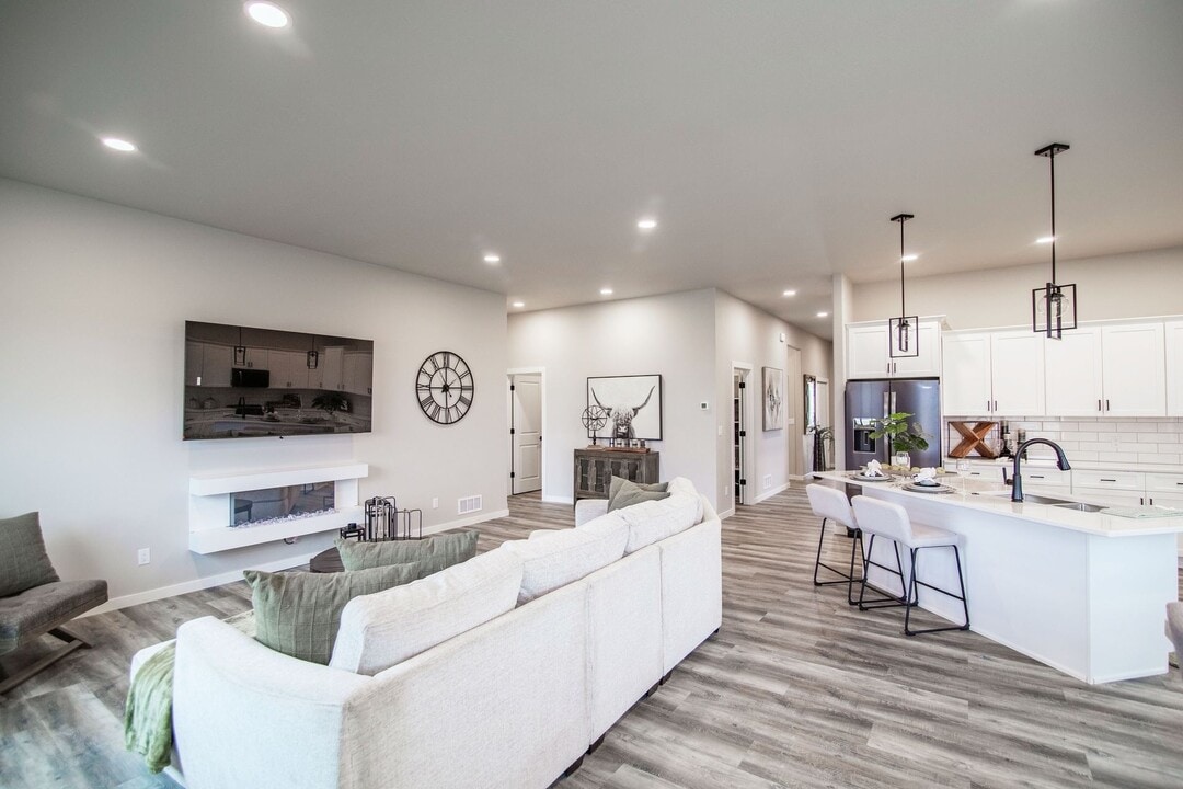 Legacy Homes at Coulee Ridge in Bismarck, ND - Foto de edificio