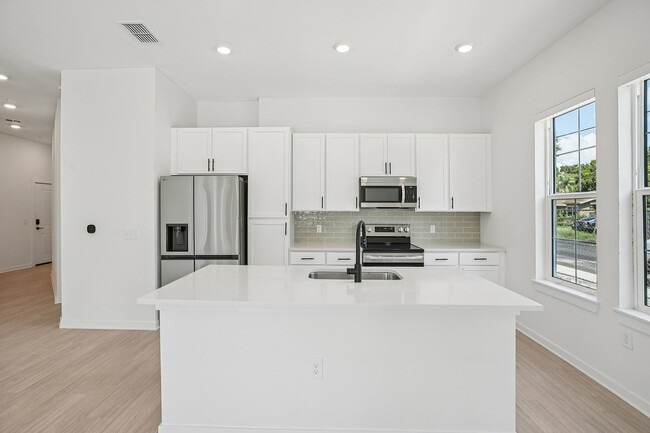 Evelyn City Lofts in Tampa, FL - Building Photo - Building Photo