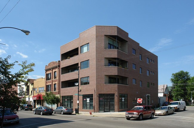 2933 N Milwaukee Ave in Chicago, IL - Building Photo - Building Photo