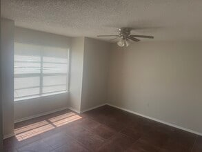 1150 Shilo Ave, Unit B in Baker, LA - Foto de edificio - Building Photo