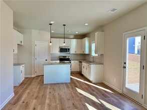 389 Fox Crk Dr in Braselton, GA - Building Photo - Building Photo