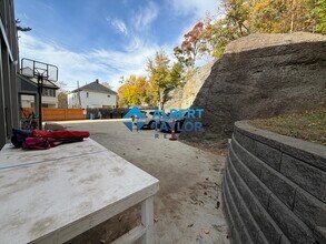 145 Cedar St in Boston, MA - Foto de edificio - Building Photo