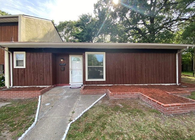 property at 1317 W Tanners Creek Dr