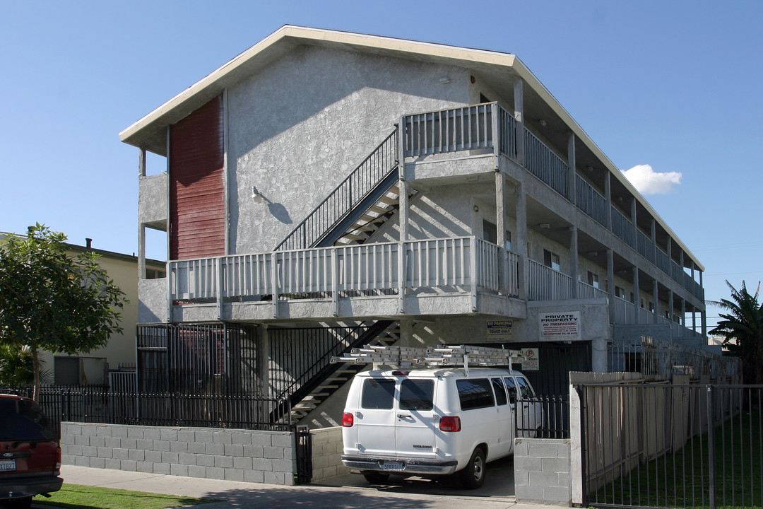 1131 Raymond Ave in Long Beach, CA - Foto de edificio